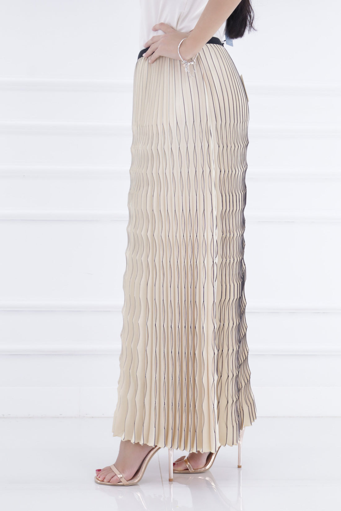 Falda plisada beige/negro SY0041